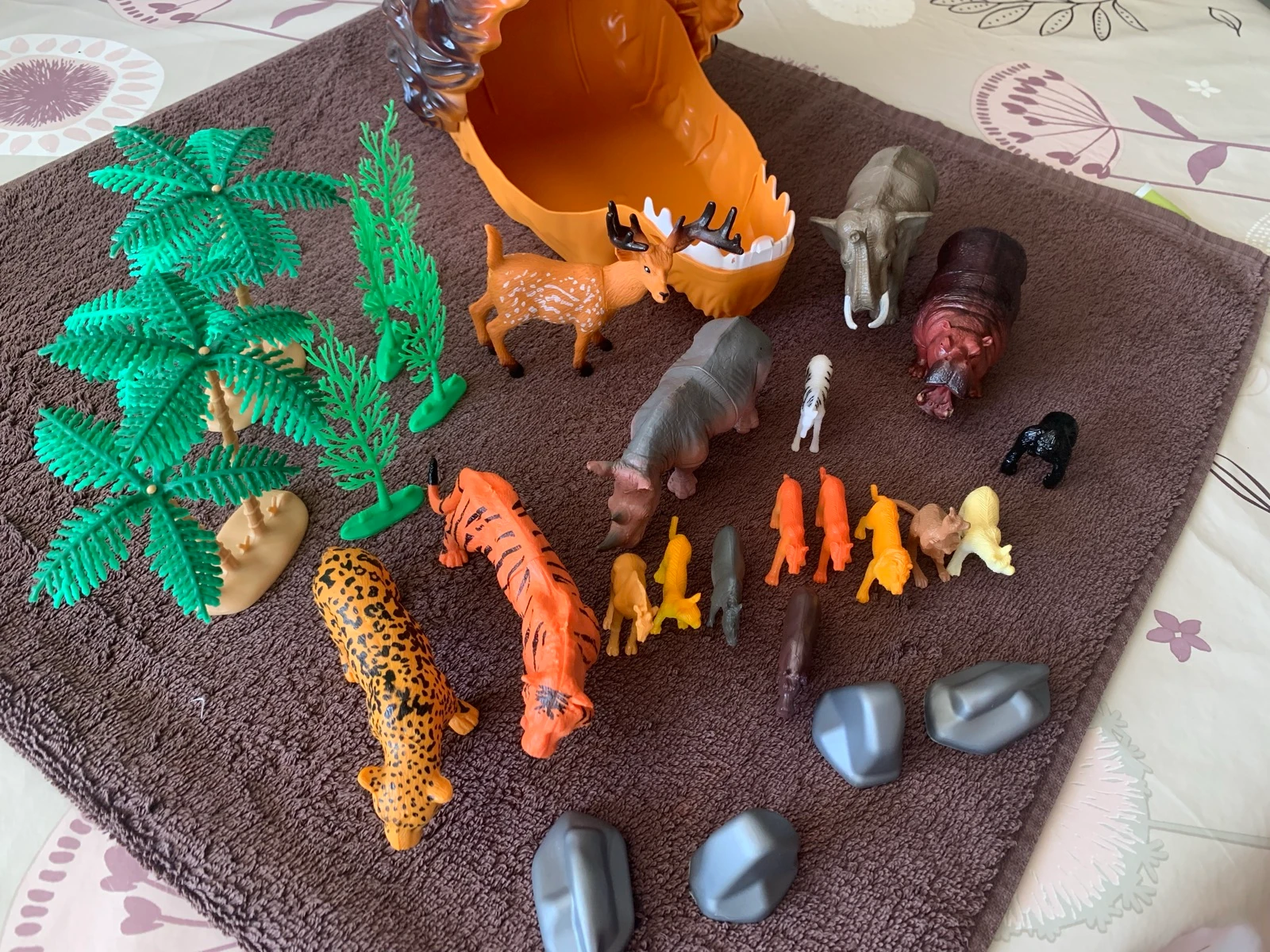 Grande cabeça de leão com animais da savana – 27 peças – photo 2